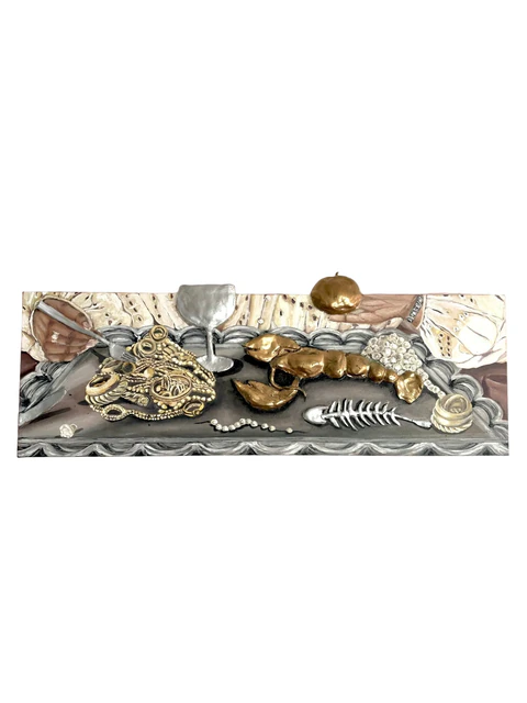 Festin d’anniversaire sur un plateau orné (Birthday Jewellery Feast)