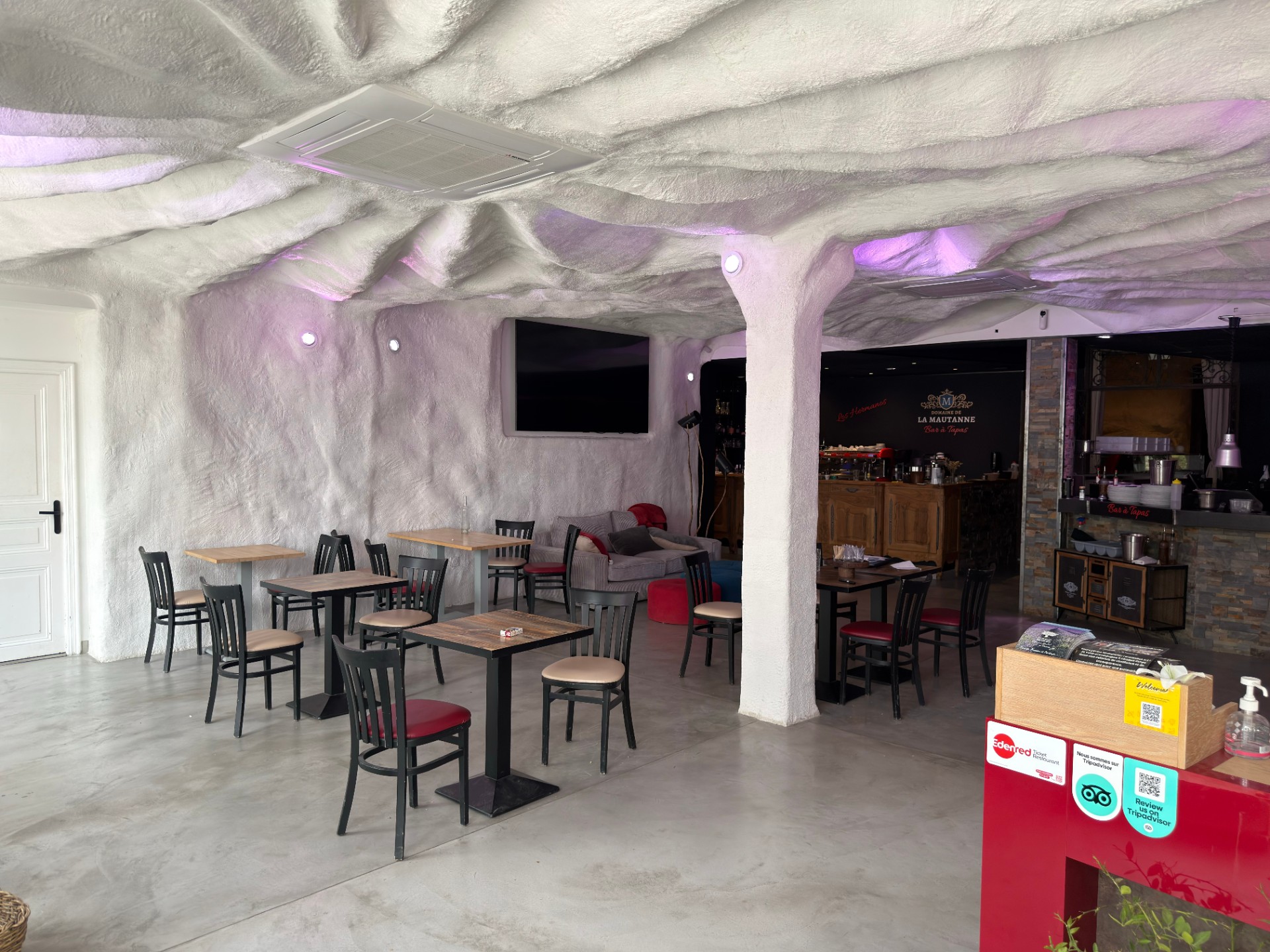 Salle petit déjeuner/grotte