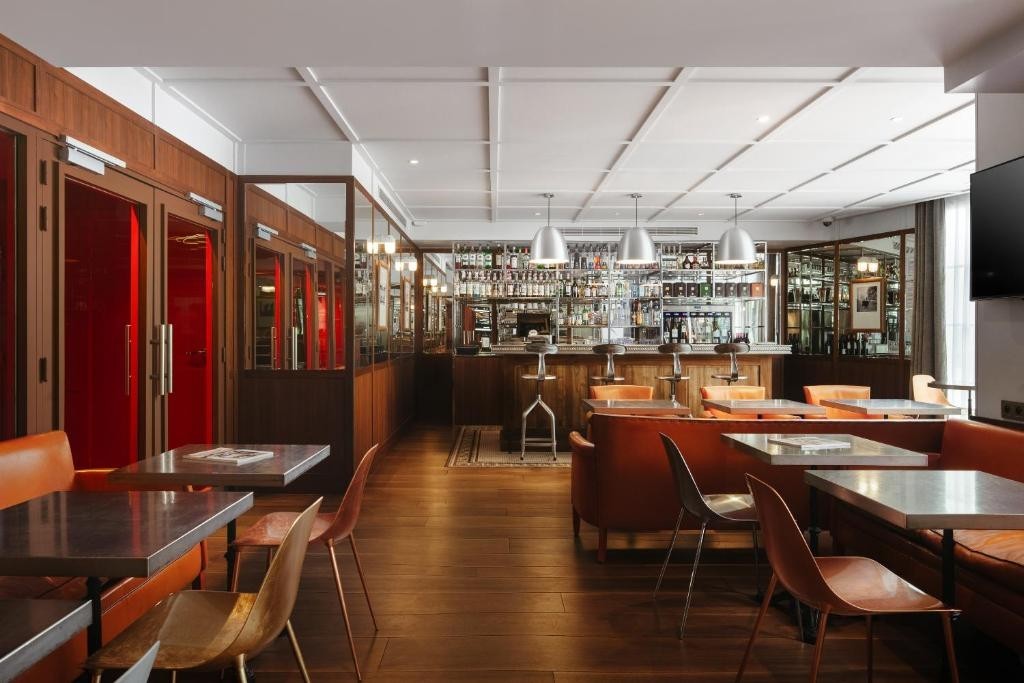 Entrée/bar
